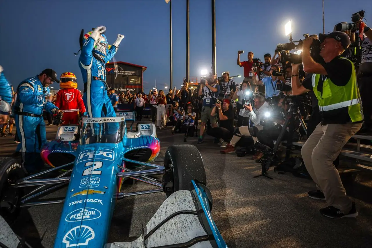 La gioia di Josef Newgarden dopo il successo nella Bommarito Automotive Group 500