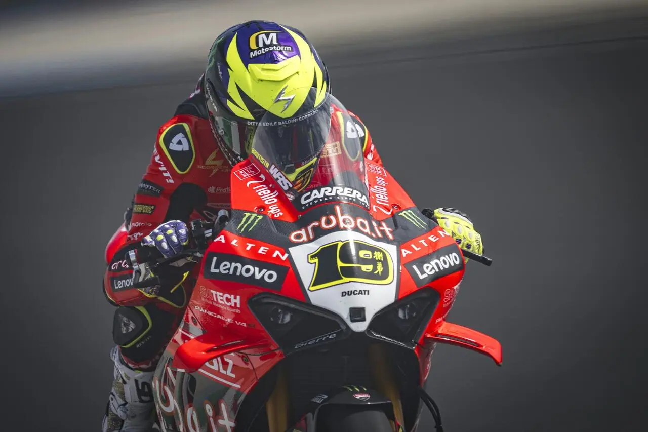 Álvaro Bautista in azione a Balaton Park, caduto in Gara 2