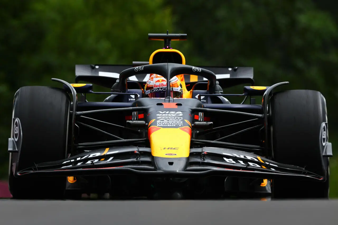 Max Verstappen in azione nelle FP1 a Spa