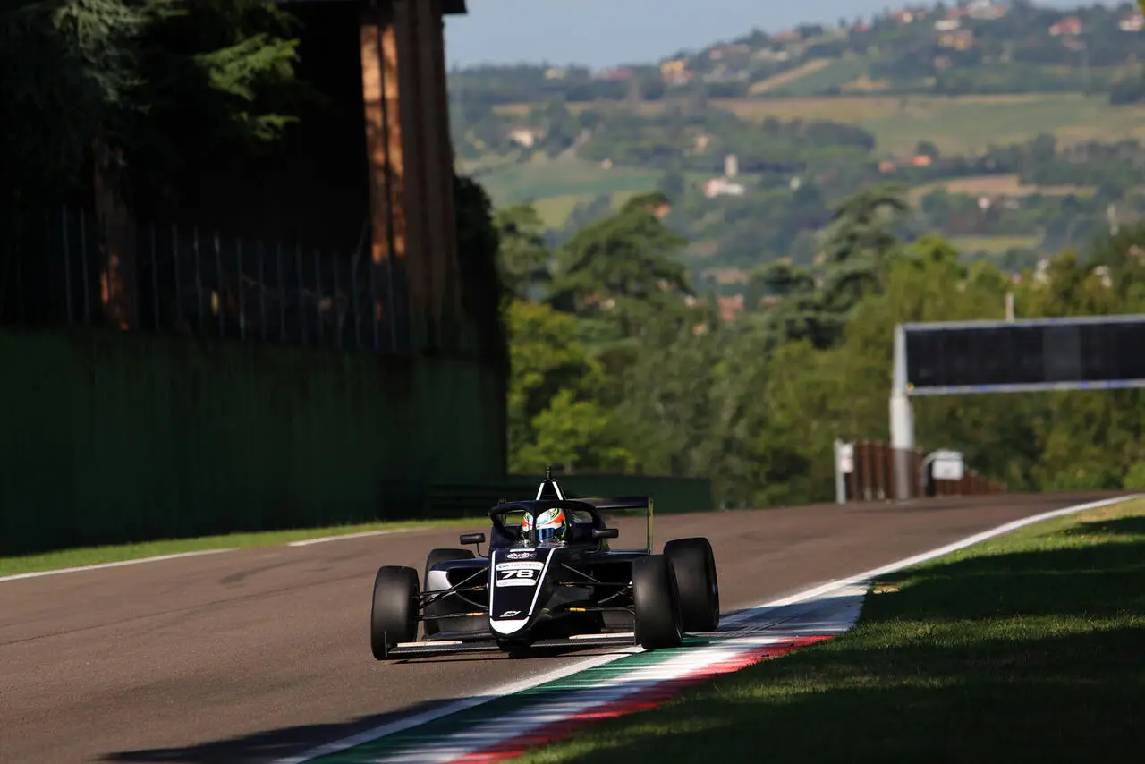 Il pilota brasiliano vince le gare del sabato e si avvicina al leader della classifica Nakamura-Berta