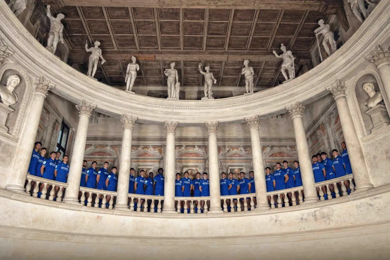 L'Italia U20 in posa al teatro di Sabbioneta (Mantova)