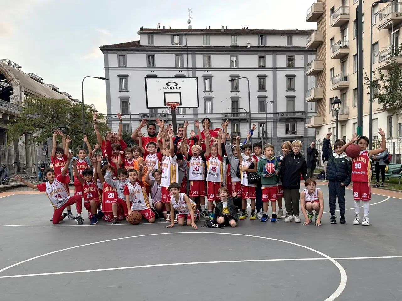 Palla a Due: grande entusiasmo e tanto divertimento al playground di Spazio Sammartini 31