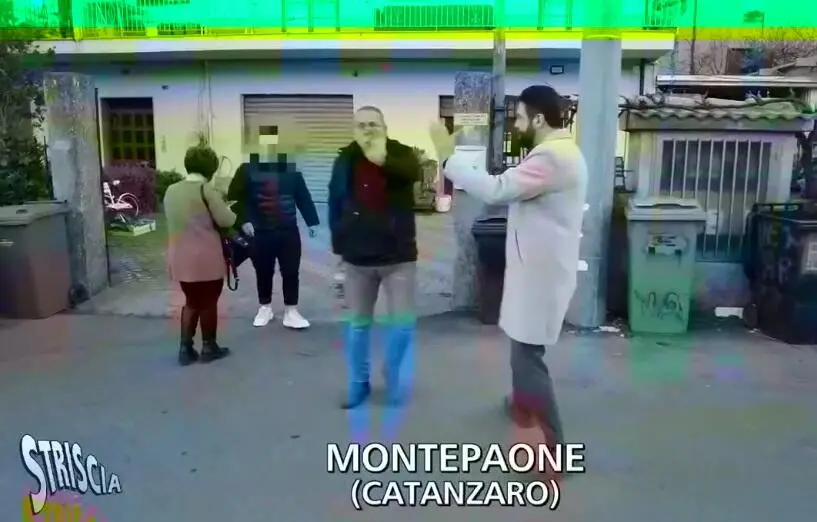 Aggressione all'inviato Michele Macrì