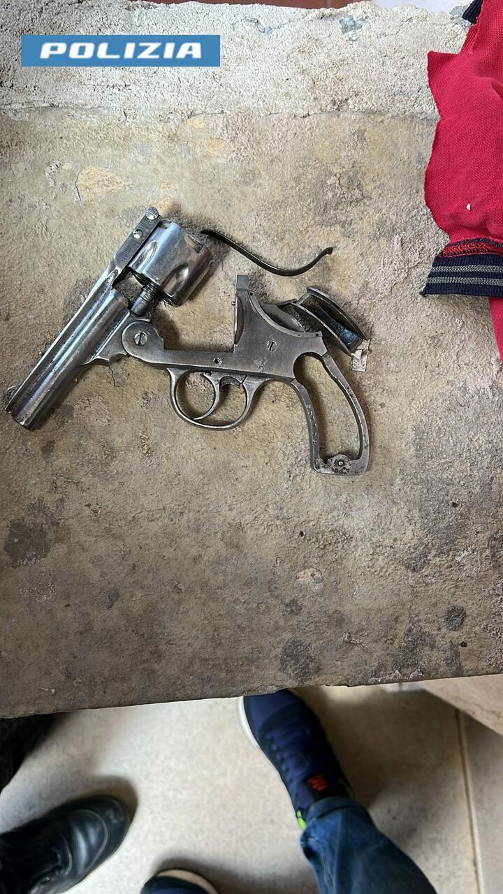 Polizia arma