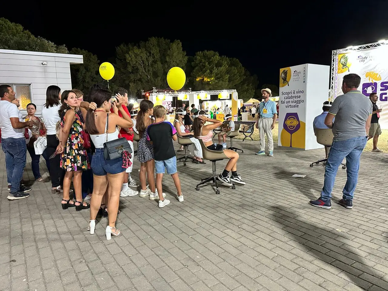 Tanti in visita all'oculus