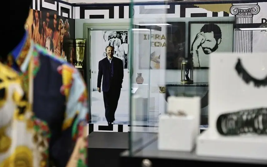 Alcuni dettagli della mostra su Versace