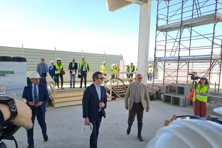 Occhiuto all'areoporto di Lamezia Terme