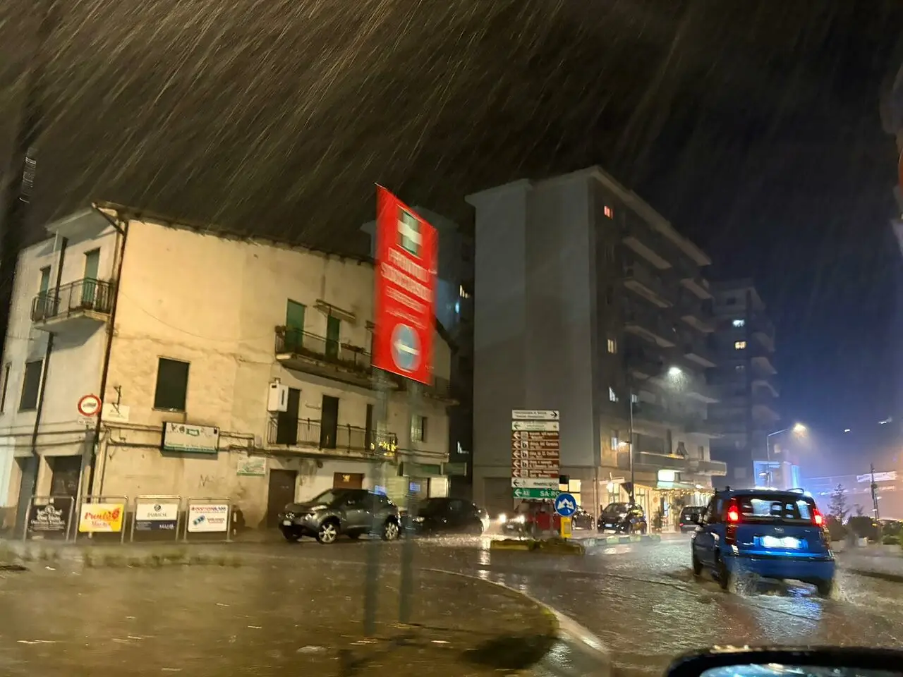 La pioggia cade copiosa su Cosenza