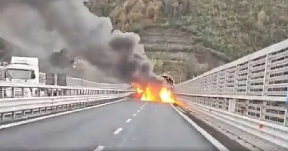 Il portavalori in fiamme