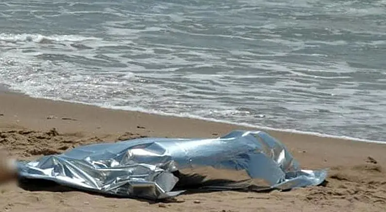 Il corpo rinvenuto a riva