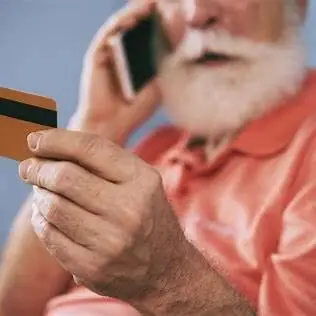 raggiratore ferma gli anziani al centro di Cosenza