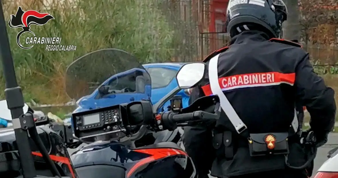 Moto Carabinieri Reggio Calabria con carabiniere