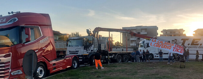 La protesta dei tir nel lametino