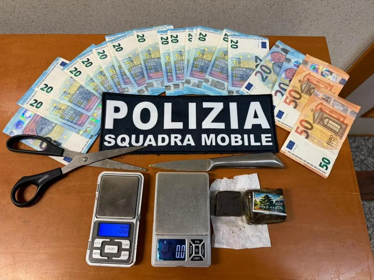 Il materiale sequestrato