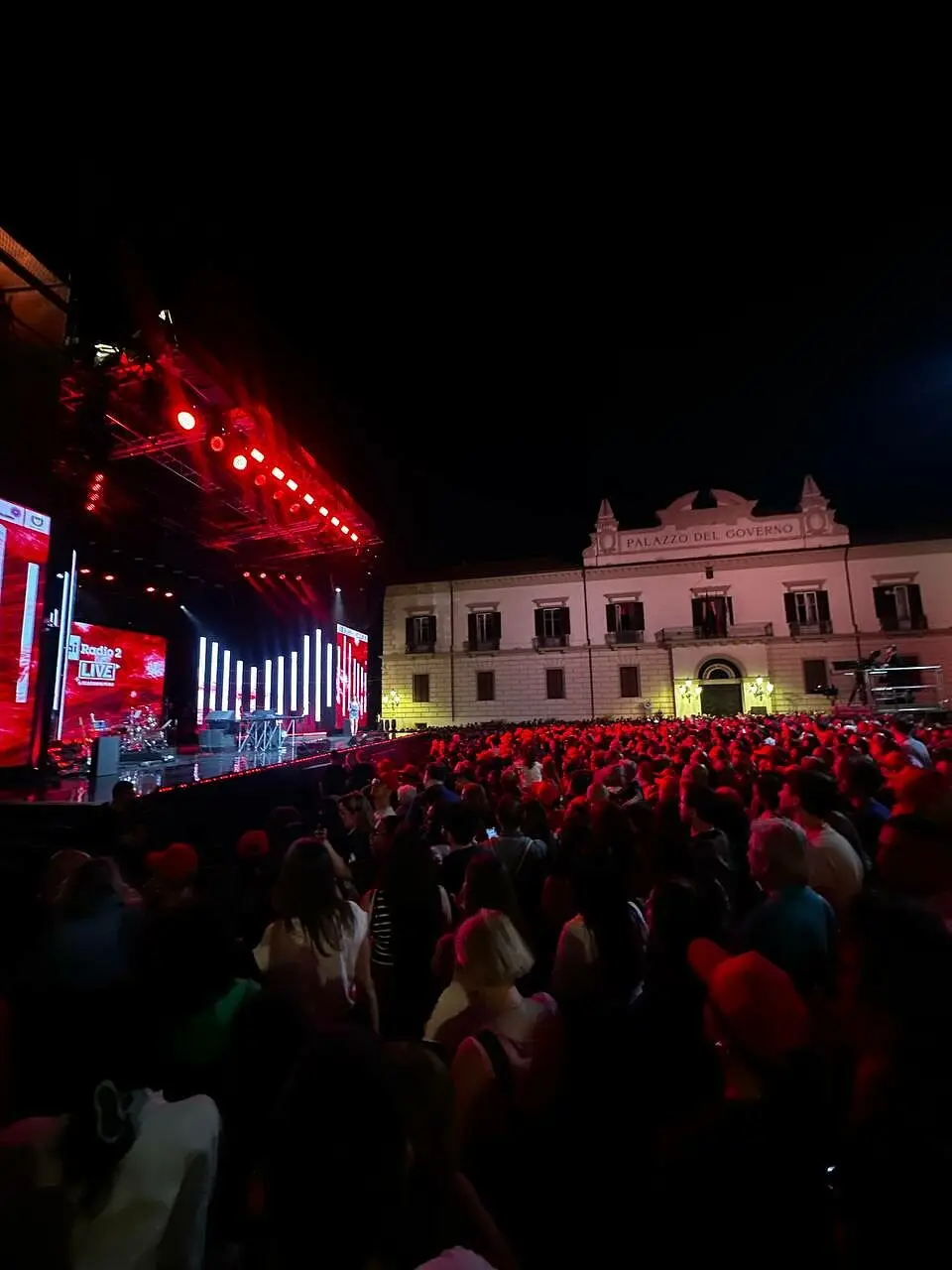 La piazza gremita