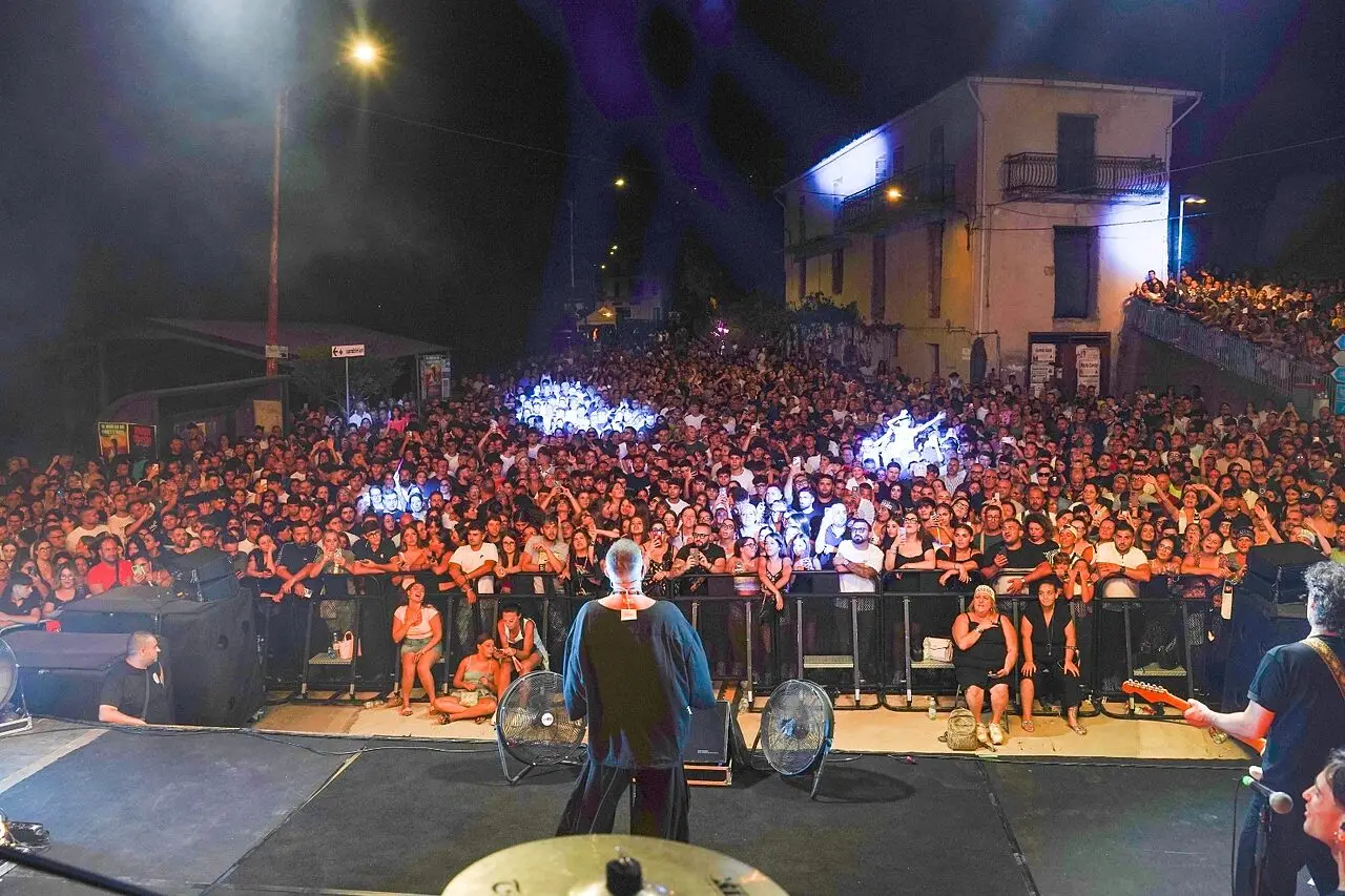 Franco Ricciardi in piazza a Cropalati