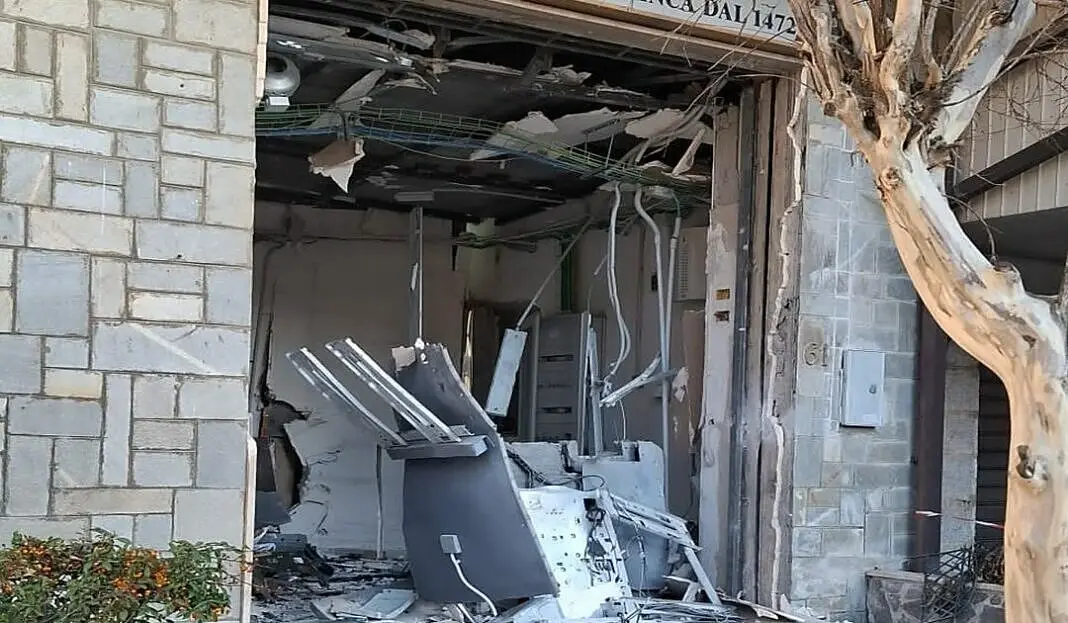 Il bancomat fatto esplodere a Camigliatello