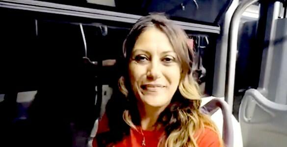 La sindaca Succurro su uno dei bus