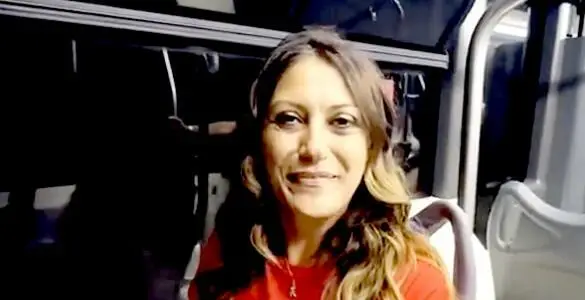 La sindaca Succurro su uno dei bus