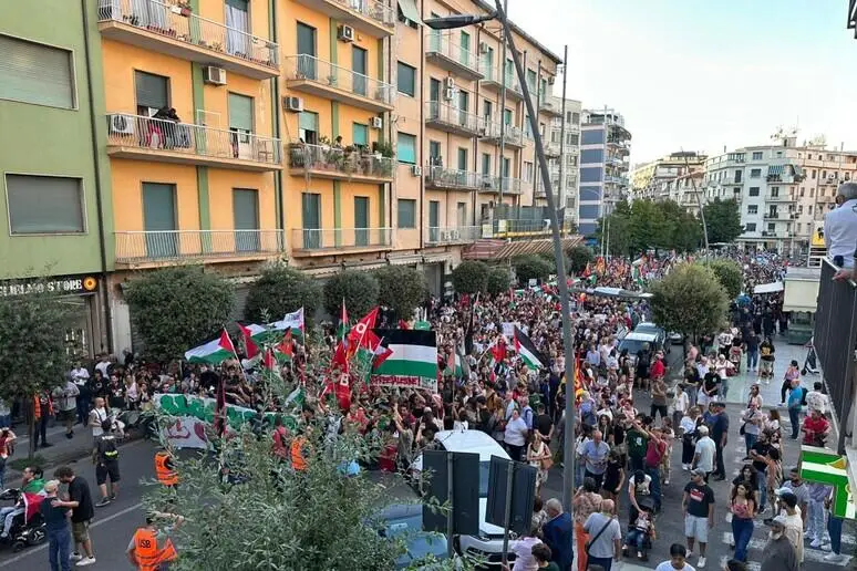 Il corteo pro Palestina tenutosi a Cosenza