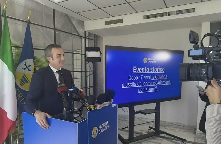 Occhiuto parla alla stampa