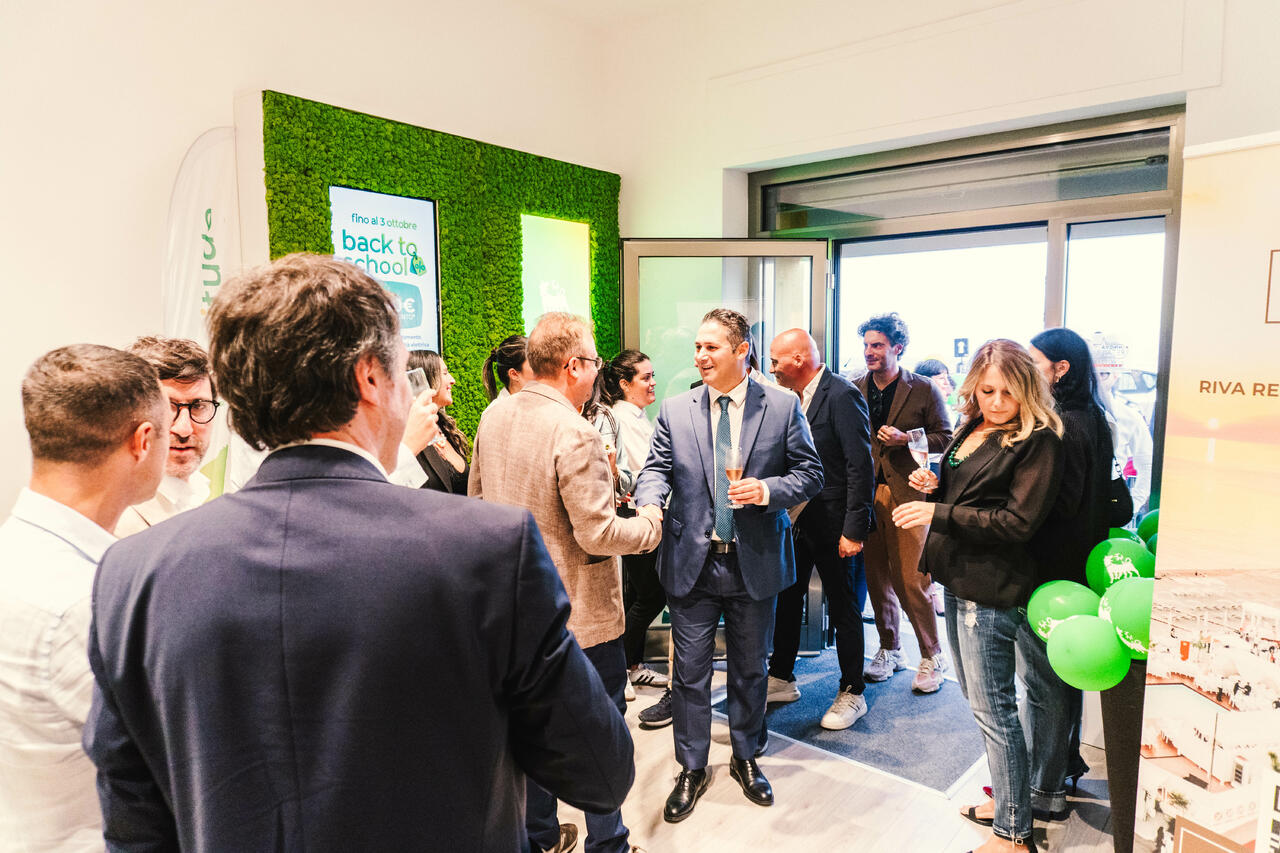 L'inaugurazione del negozio