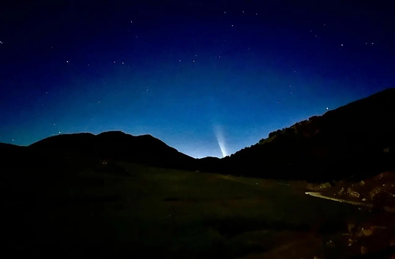 Cometa scia luminosa