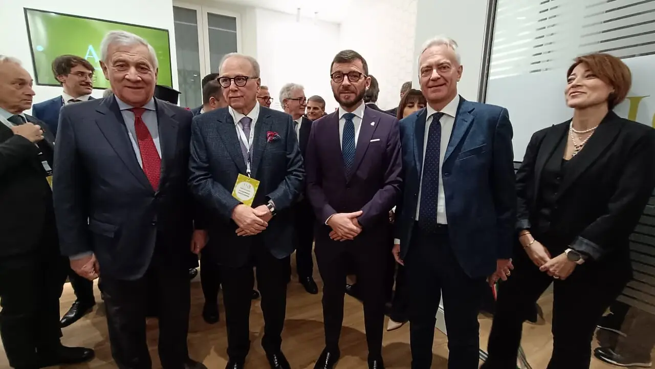 Parterre istituzionale all'inaugurazione della nuova sede Aic nazionale