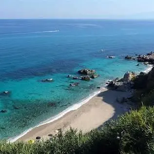 lungo la celebre Costa degli Dei, a pochi chilometri da Tropea