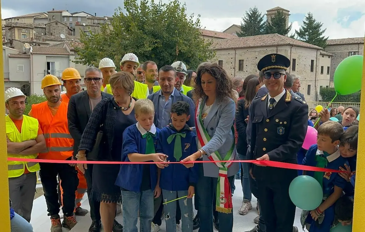 inaugurazione-scuola-marconi-rosaria-succurro-sindaca