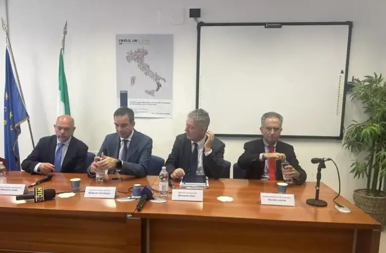 Tavolo di discussione alla presenza del Presidente della Regione Calabria e Commissario alla Sanità, Roberto Occhiuto