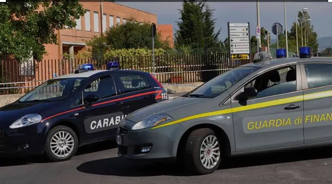 Il blitz di Carabinieri e Finanza