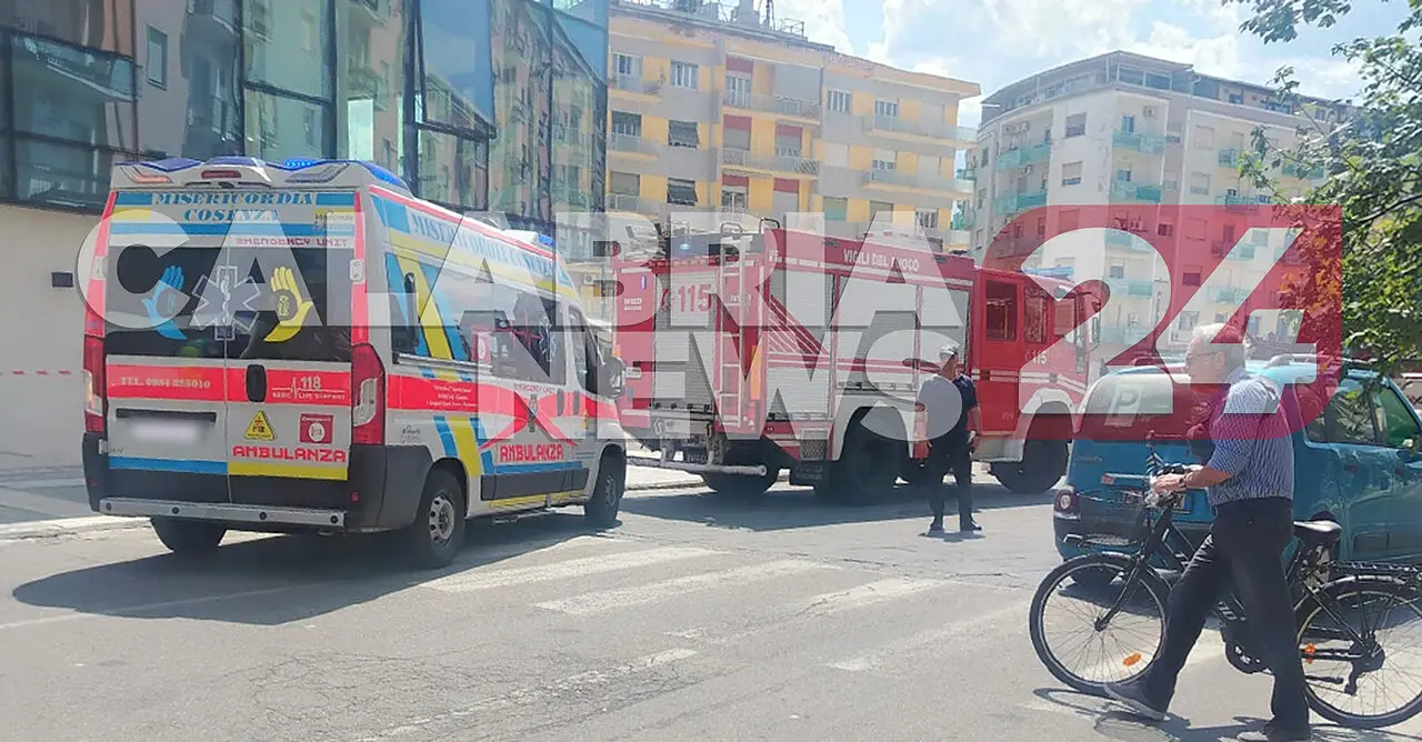 Piazza Bilotti con le forze di soccorso