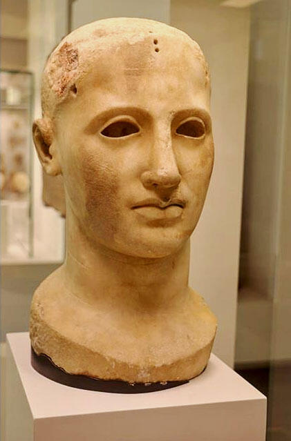 La testa della statua di Apollo Aleo