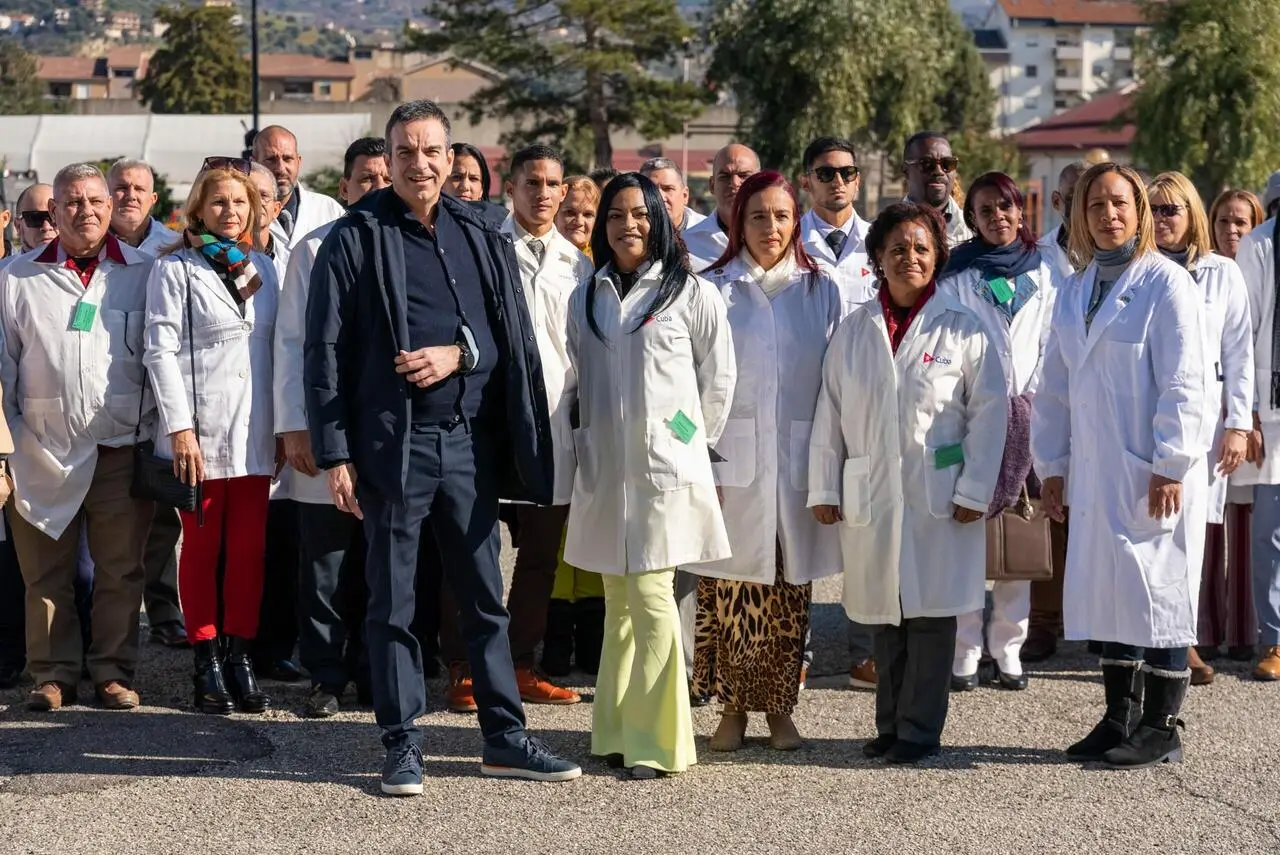 Occhiuto con i medici cubani