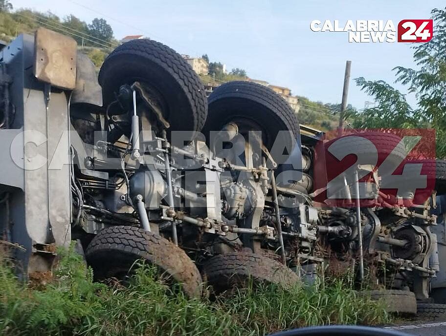 Camion ribaltato