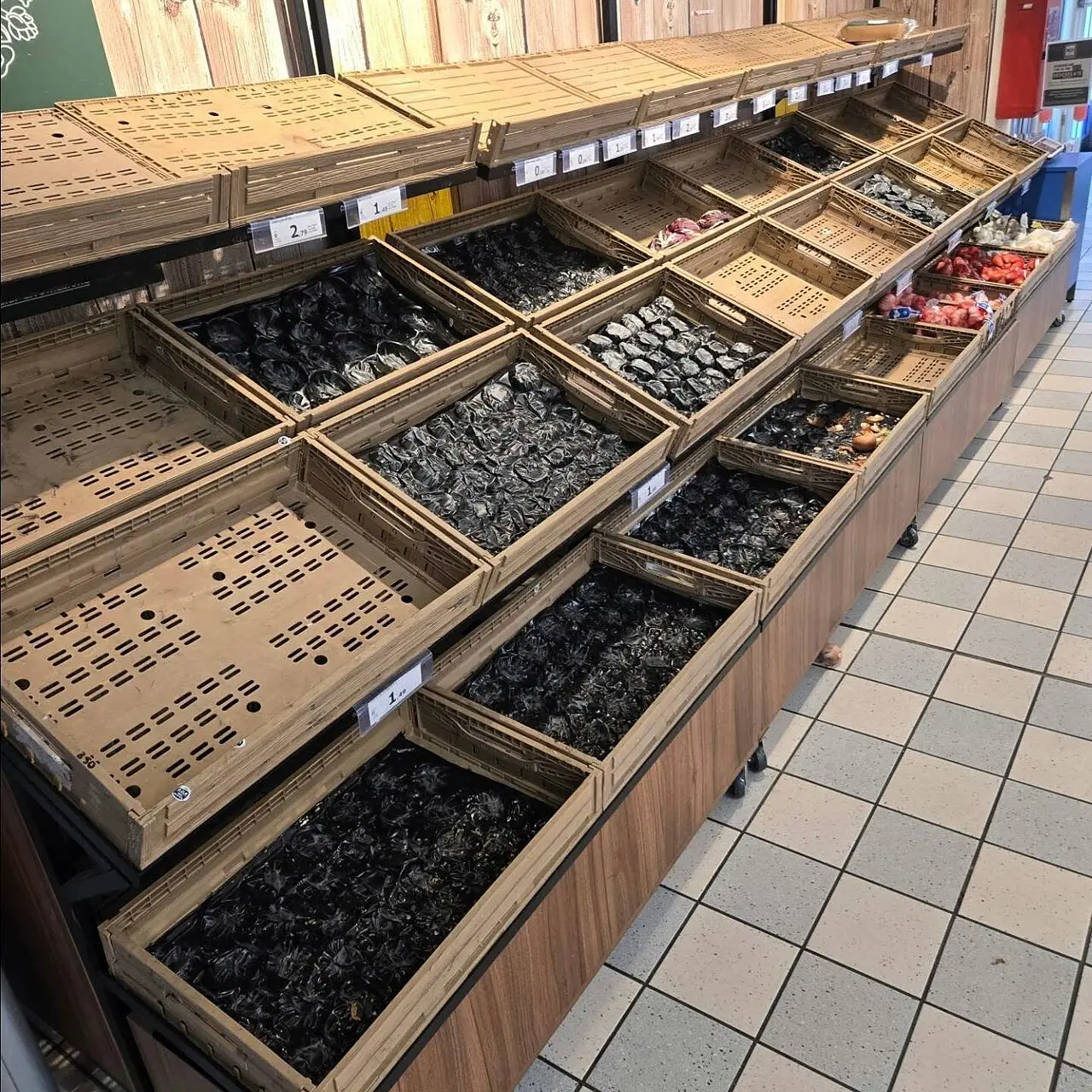 Scaffali vuoti