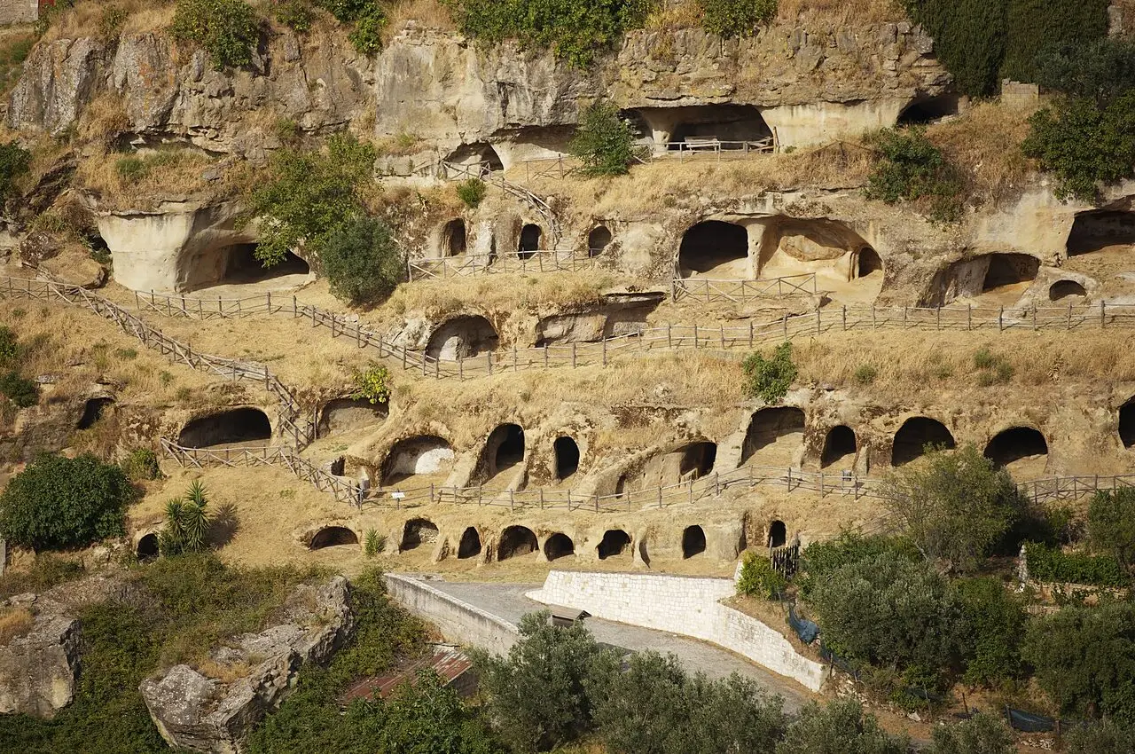 Le Grotte rupestri del Verzino
