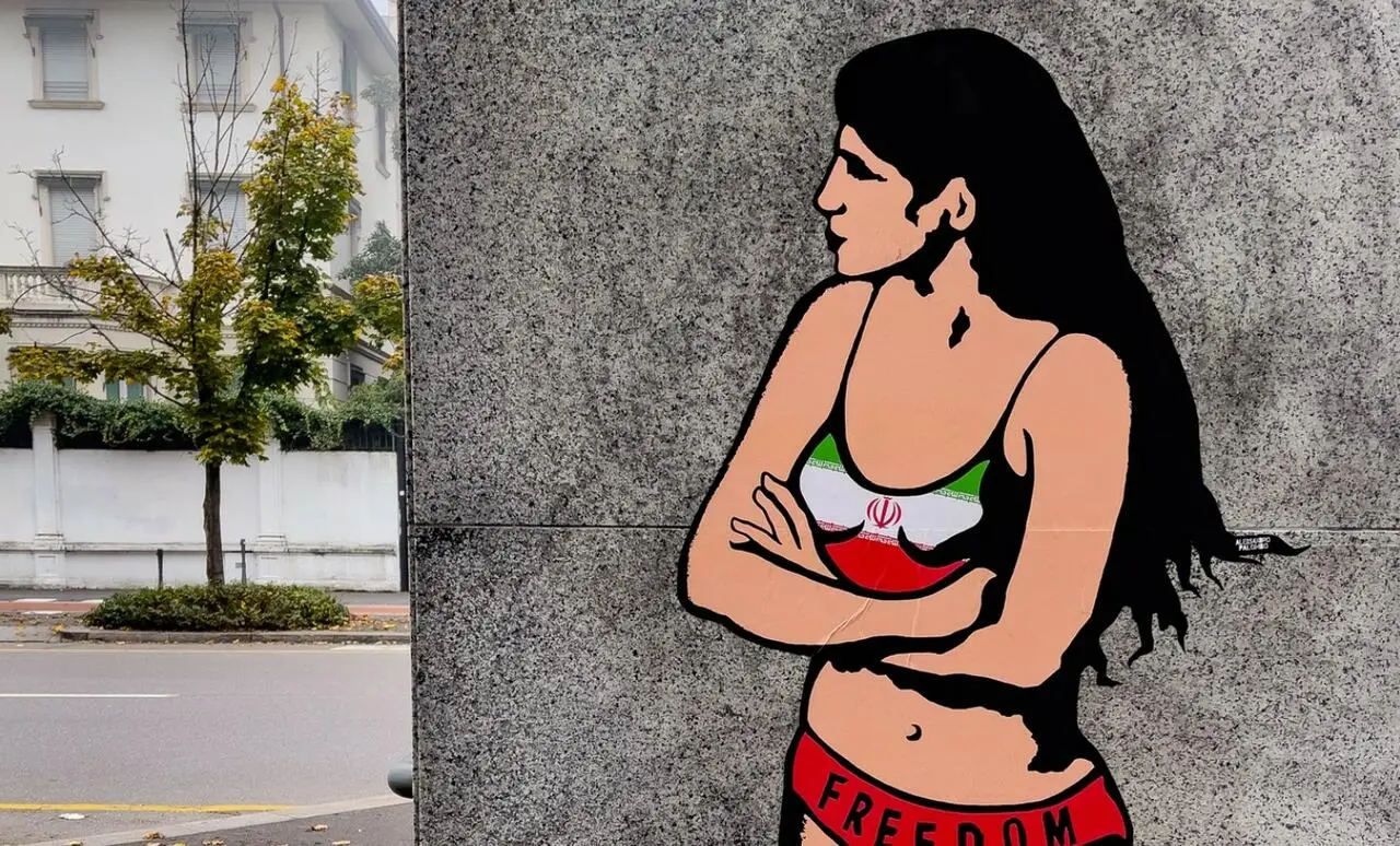 Ahoo Daryaei - murales