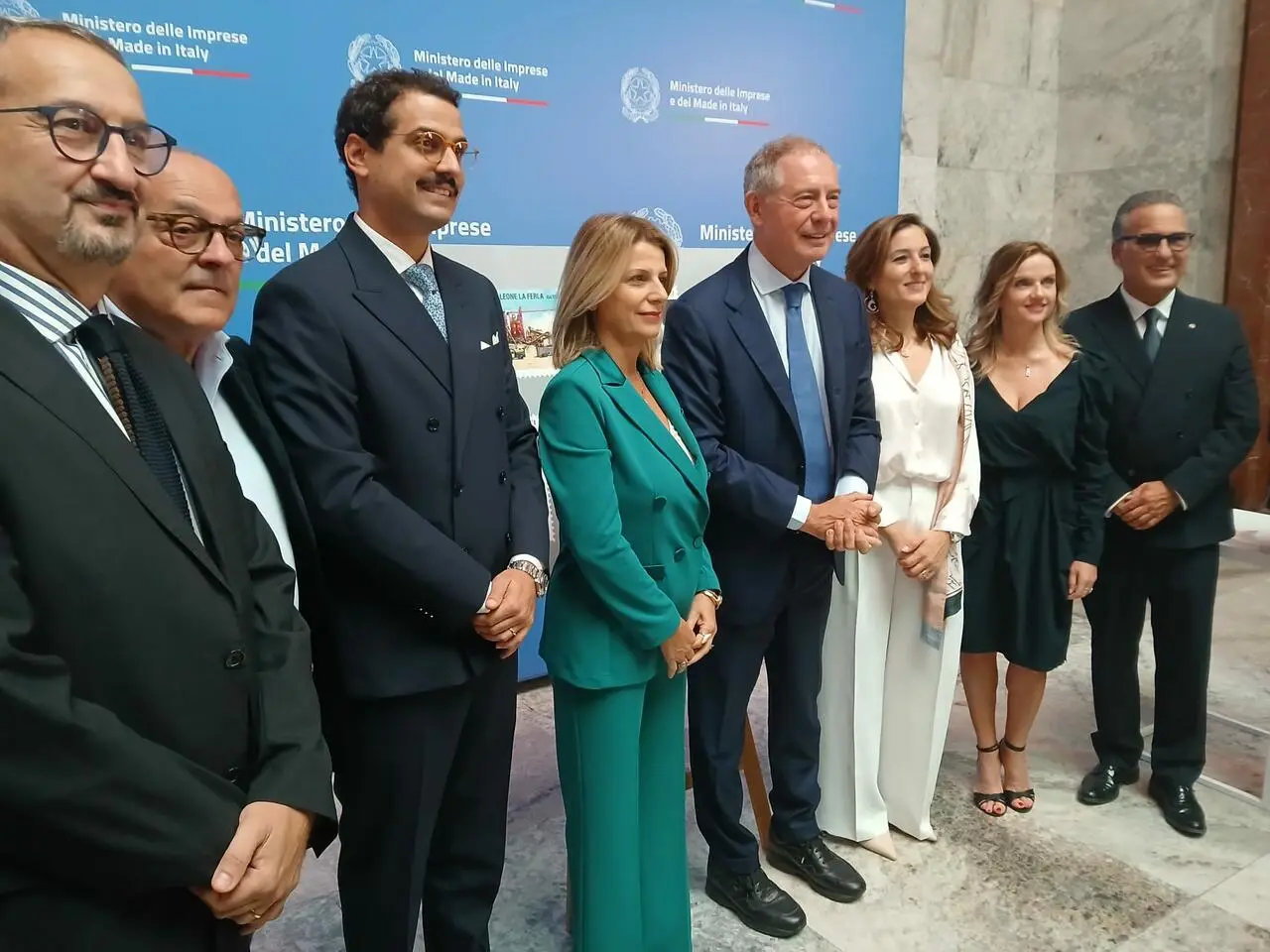 Al centro il ministro Urso e il sottosegretario Bergamotto