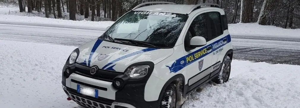 Macchine della Pol Service nella neve