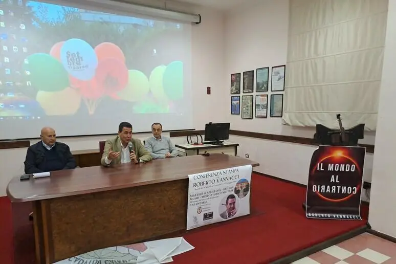 Vannacci alla presentazione del suo libro \'Il mondo al contrario\'
