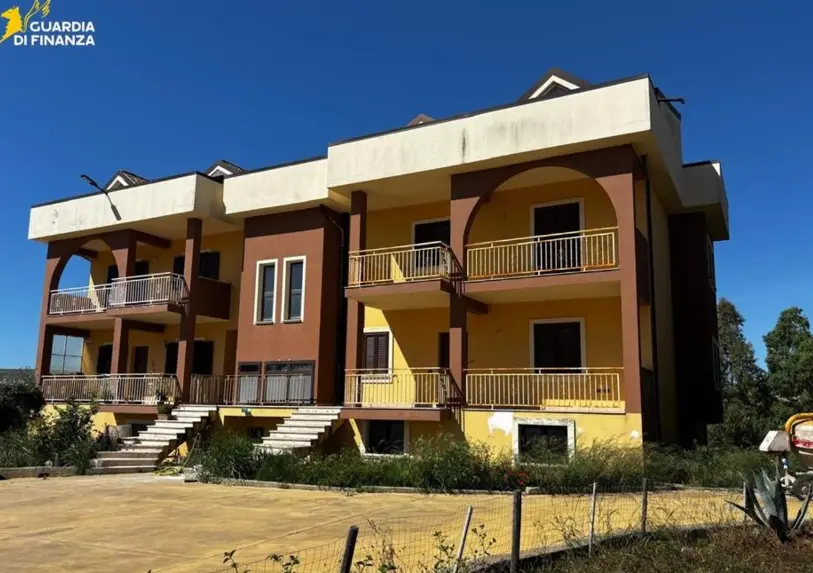 Villa sequestrata alla cosca mafiosa “Arena” di Isola di Capo Rizzuto (Kr).