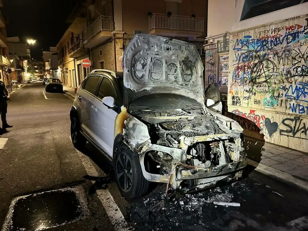 Auto incendiata