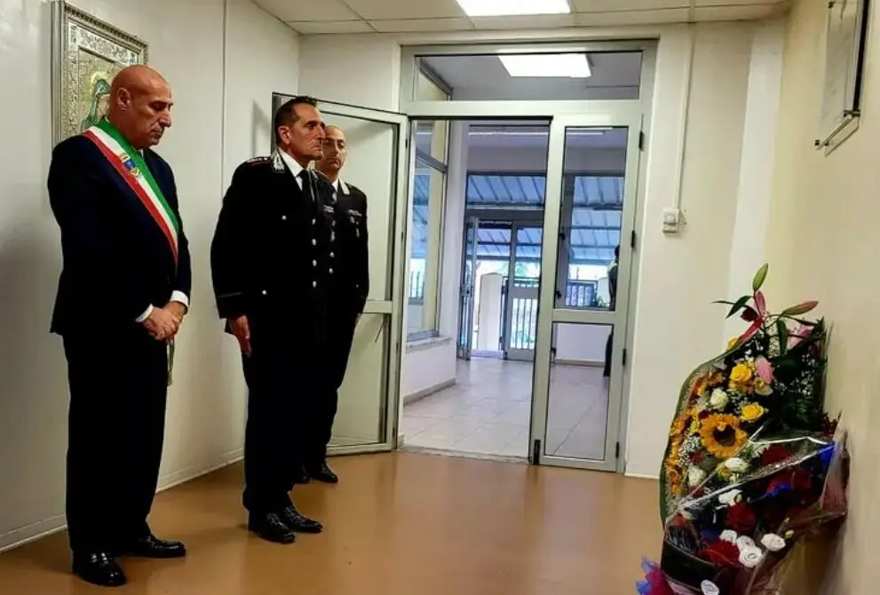 L'omaggio del sindaco di Crotone ai carabinieri