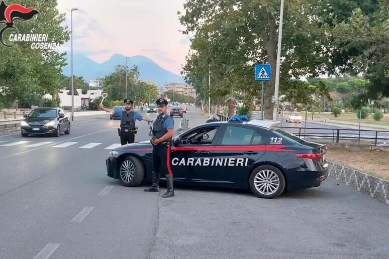 Carabinieri al posto di blocco