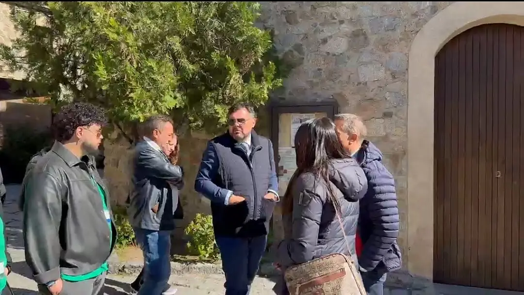 Marco Ambrogio fra i lavoratori