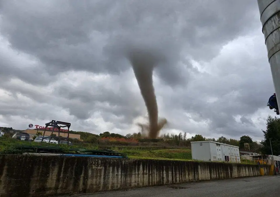 Tornado avvistato nei pressi di Mangone