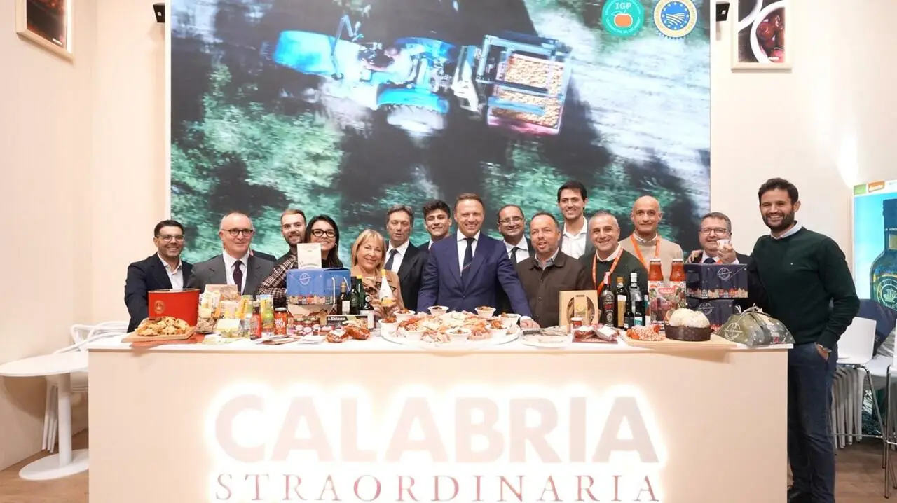 Il ministro Lollobrigida allo stad della Calabria ad Anuga