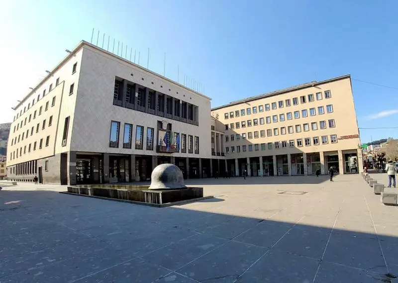 Facciata comune Cosenza piazza dei Bruzi